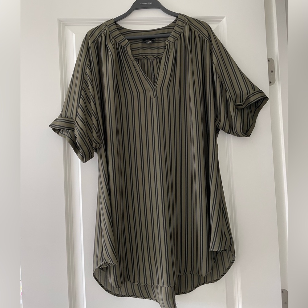 Worthington short sleeve blouse
